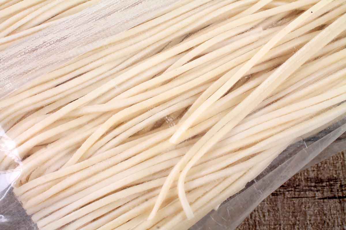 veg.hakka noodles 200